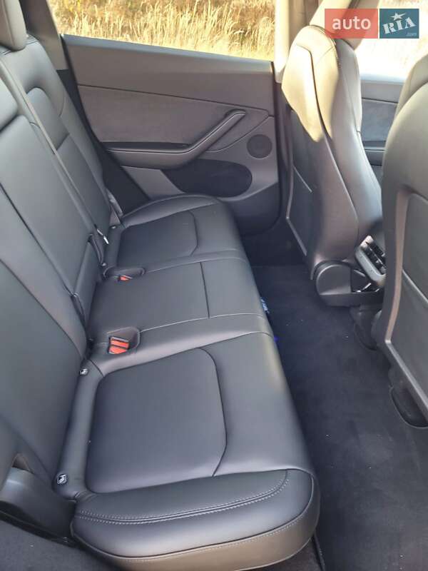 Внедорожник / Кроссовер Tesla Model Y 2023 в Львове