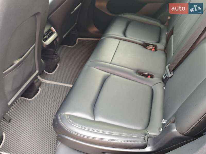 Позашляховик / Кросовер Tesla Model Y 2024 в Києві фото 13 Позашляховик / Кросовер Tesla Model Y 2024 в Києві