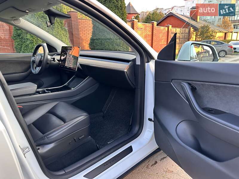 Внедорожник / Кроссовер Tesla Model Y 2020 в Киеве