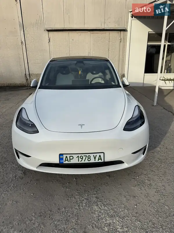 Tesla Model Y 2023