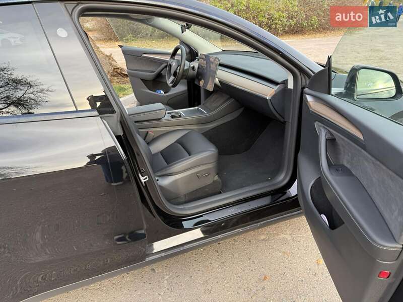 Внедорожник / Кроссовер Tesla Model Y 2023 в Киеве