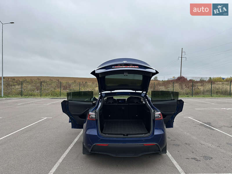 Позашляховик / Кросовер Tesla Model Y 2023 в Рівному