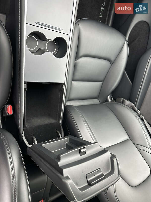 Позашляховик / Кросовер Tesla Model Y 2023 в Рівному
