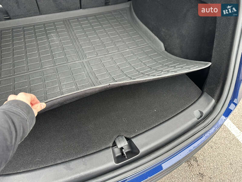 Позашляховик / Кросовер Tesla Model Y 2023 в Рівному