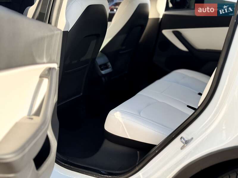 Позашляховик / Кросовер Tesla Model Y 2021 в Києві фото 15 Позашляховик / Кросовер Tesla Model Y 2021 в Києві