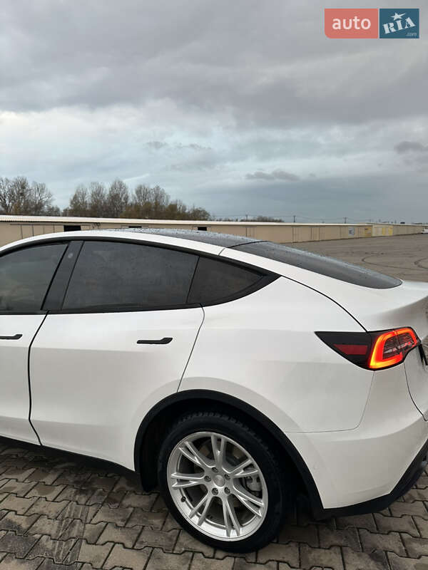 Позашляховик / Кросовер Tesla Model Y 2020 в Чернівцях фото 5 Позашляховик / Кросовер Tesla Model Y 2020 в Чернівцях