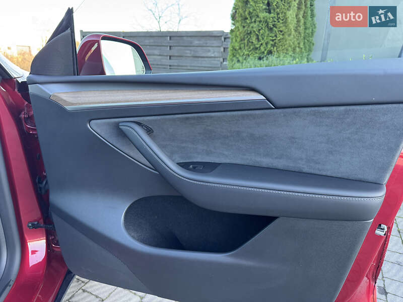 Позашляховик / Кросовер Tesla Model Y 2025 в Стрию