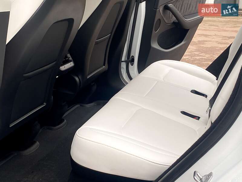 Позашляховик / Кросовер Tesla Model Y 2023 в Києві фото 15 Позашляховик / Кросовер Tesla Model Y 2023 в Києві