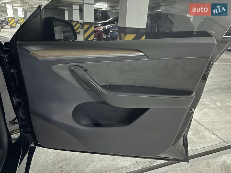Позашляховик / Кросовер Tesla Model Y 2023 в Дніпрі