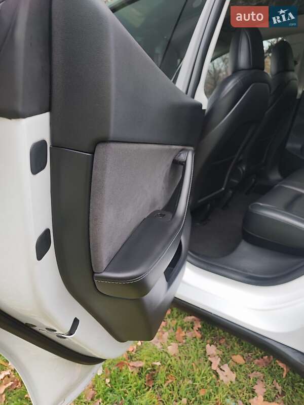 Позашляховик / Кросовер Tesla Model Y 2021 в Миколаєві фото 10 Позашляховик / Кросовер Tesla Model Y 2021 в Миколаєві