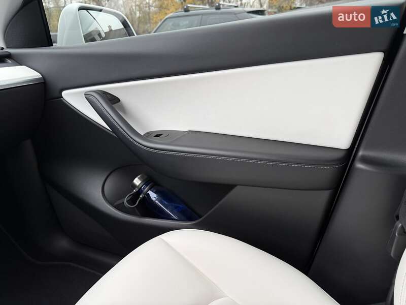 Внедорожник / Кроссовер Tesla Model Y 2021 в Киеве