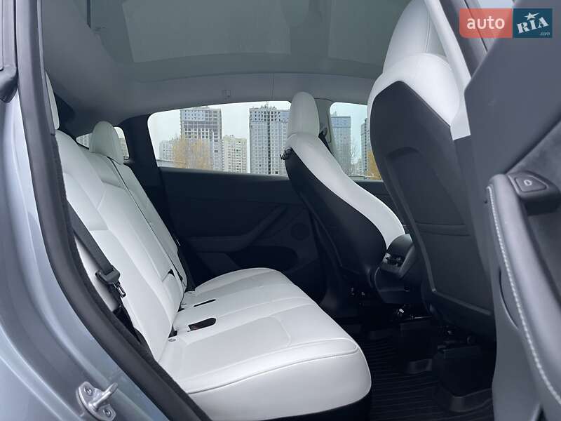 Позашляховик / Кросовер Tesla Model Y 2024 в Києві