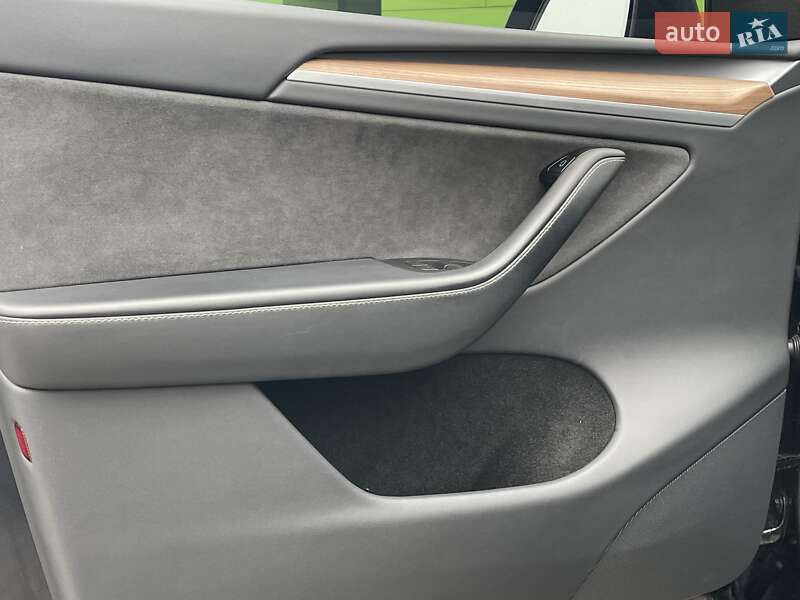 Позашляховик / Кросовер Tesla Model Y 2024 в Києві