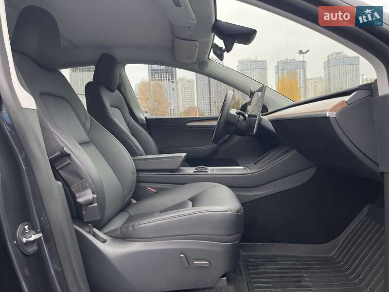 Позашляховик / Кросовер Tesla Model Y 2024 в Києві