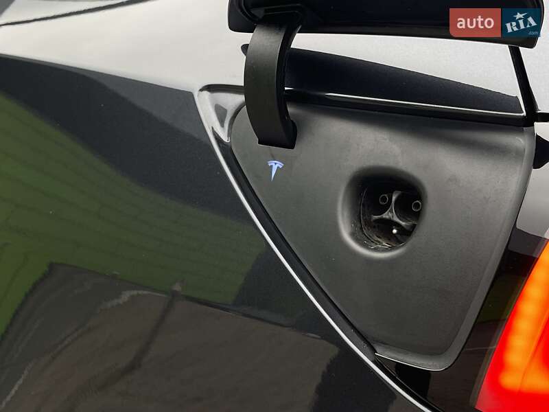 Позашляховик / Кросовер Tesla Model Y 2024 в Києві