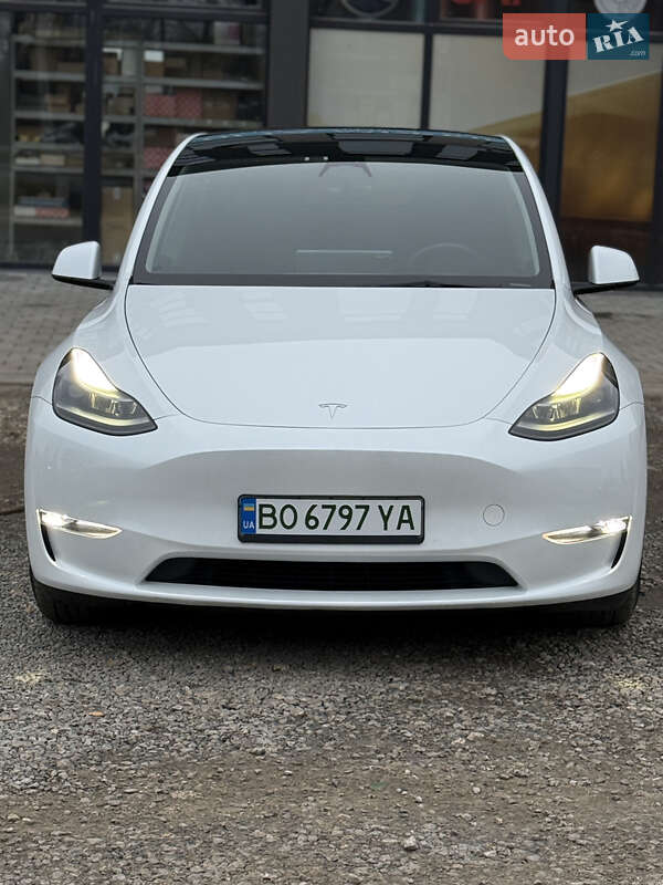Tesla Model Y 2023