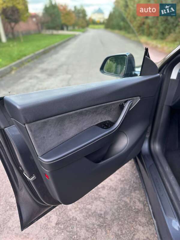 Позашляховик / Кросовер Tesla Model Y 2020 в Рівному