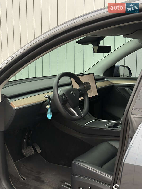 Внедорожник / Кроссовер Tesla Model Y 2023 в Черновцах