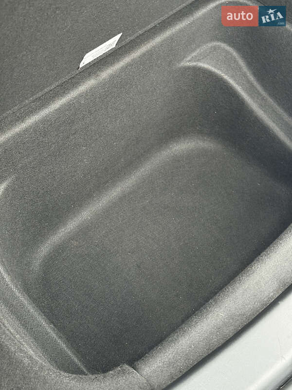 Внедорожник / Кроссовер Tesla Model Y 2023 в Черновцах