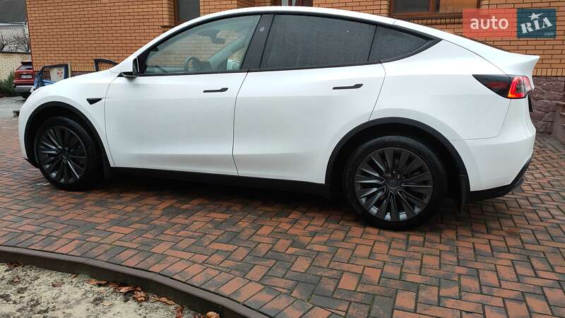 Внедорожник / Кроссовер Tesla Model Y 2024 в Киеве