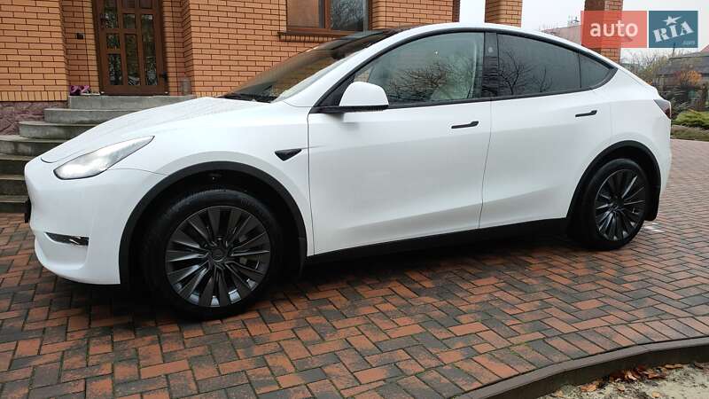 Внедорожник / Кроссовер Tesla Model Y 2024 в Киеве