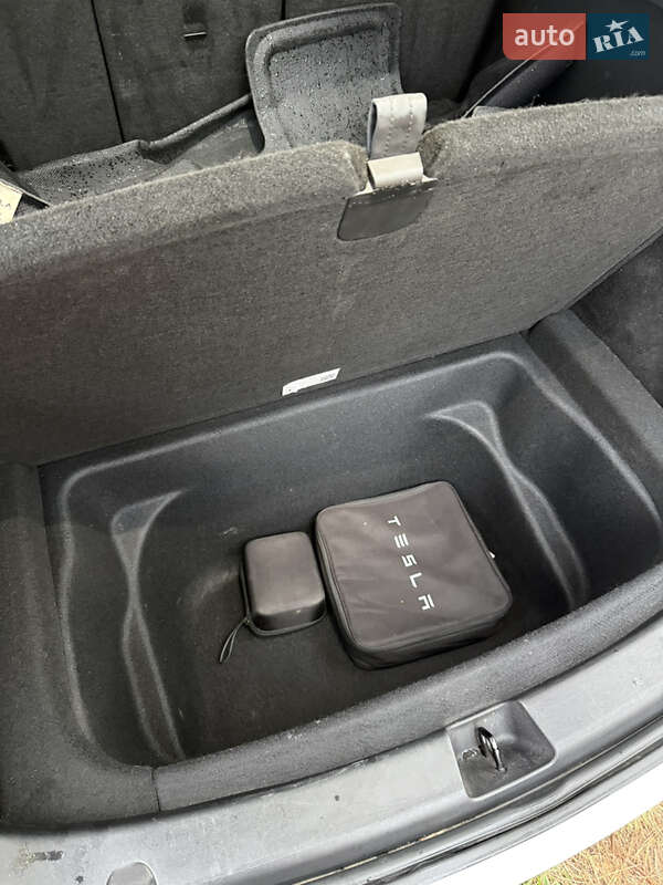 Позашляховик / Кросовер Tesla Model Y 2021 в Києві