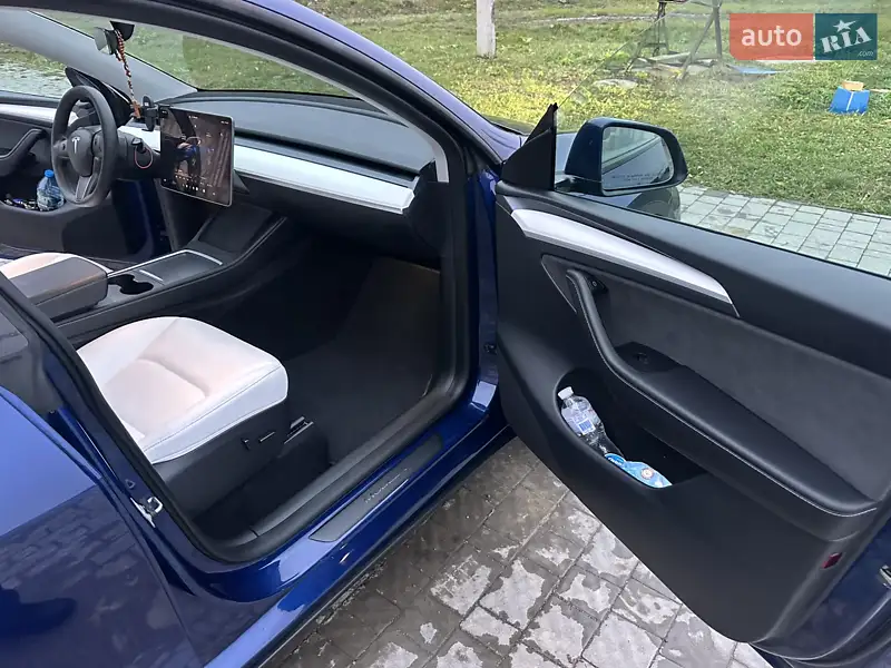 Tesla Model Y 2024 VIN 7SAYGDEE1RA269598 фото оголошення 12 з 55