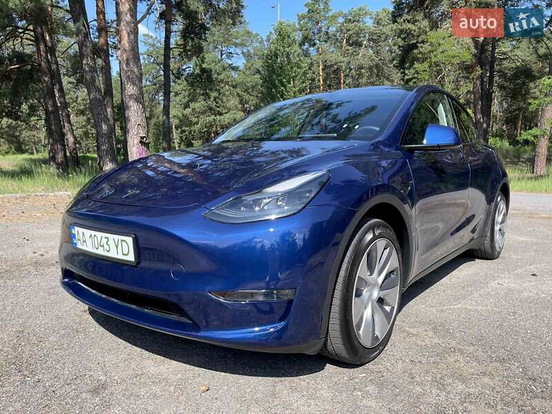 Tesla Model Y 2024