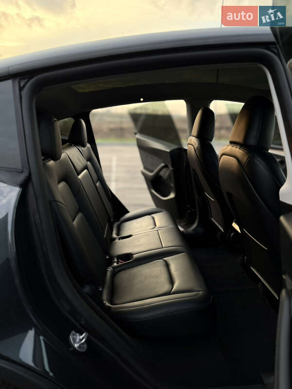 Внедорожник / Кроссовер Tesla Model Y 2024 в Ровно