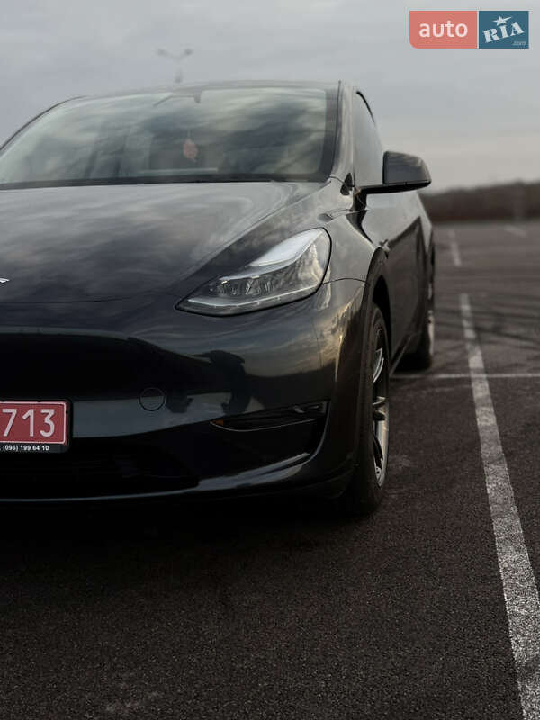Внедорожник / Кроссовер Tesla Model Y 2024 в Ровно