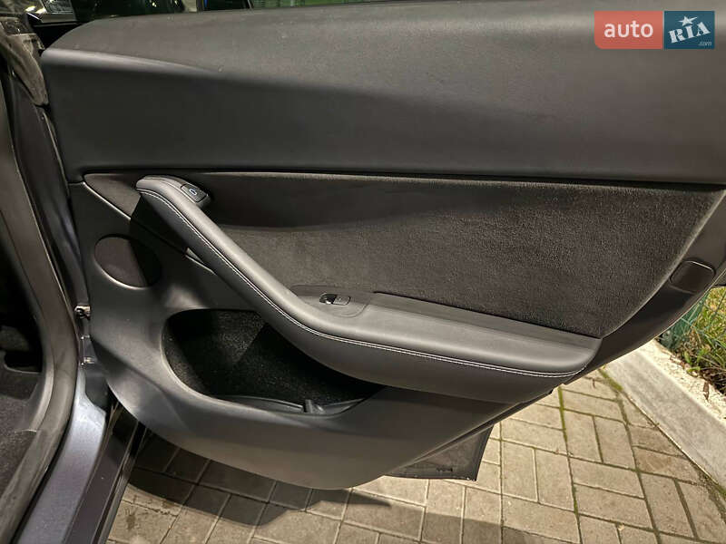 Позашляховик / Кросовер Tesla Model Y 2023 в Києві