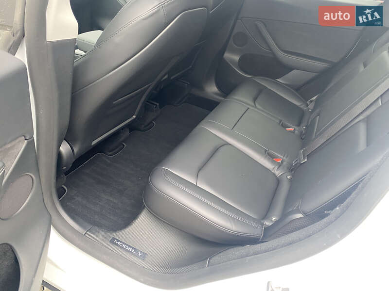 Внедорожник / Кроссовер Tesla Model Y 2023 в Киеве