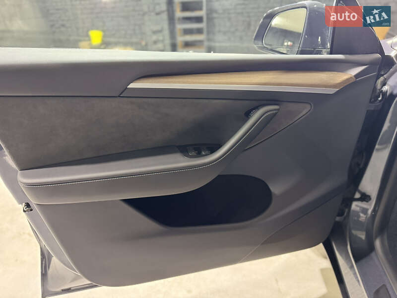 Внедорожник / Кроссовер Tesla Model Y 2023 в Киеве