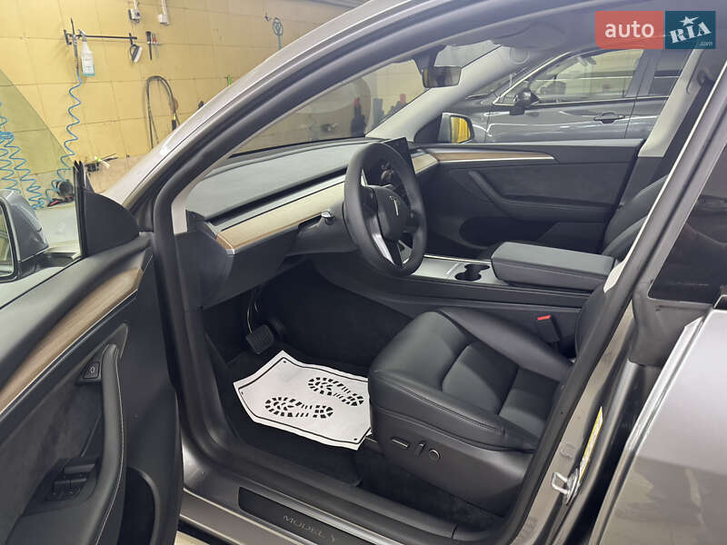 Позашляховик / Кросовер Tesla Model Y 2025 в Києві