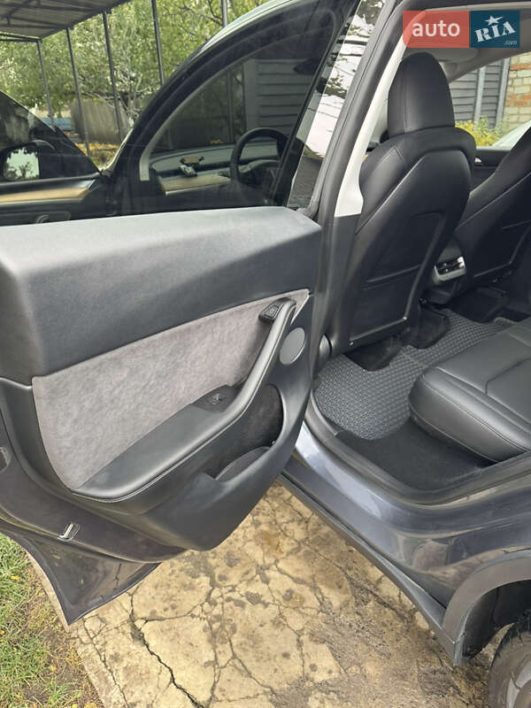 Позашляховик / Кросовер Tesla Model Y 2023 в Харкові