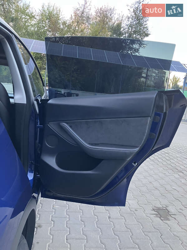 Позашляховик / Кросовер Tesla Model Y 2023 в Кривому Розі