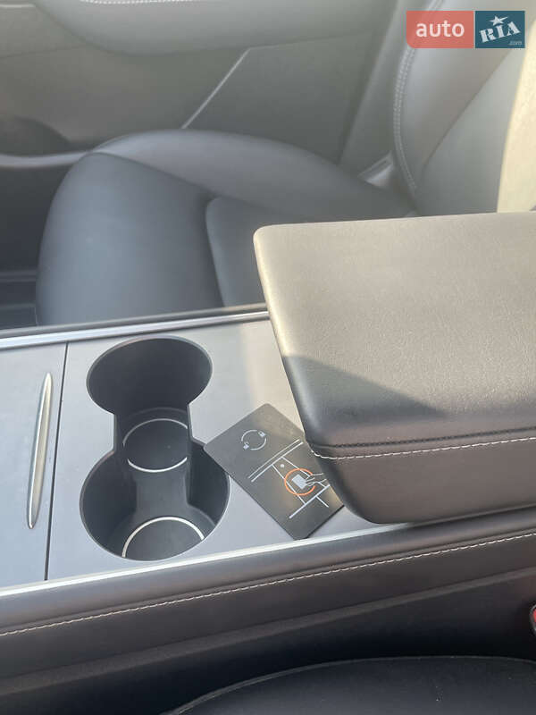 Позашляховик / Кросовер Tesla Model Y 2021 в Золочеві