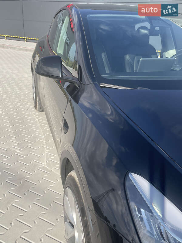 Позашляховик / Кросовер Tesla Model Y 2021 в Золочеві