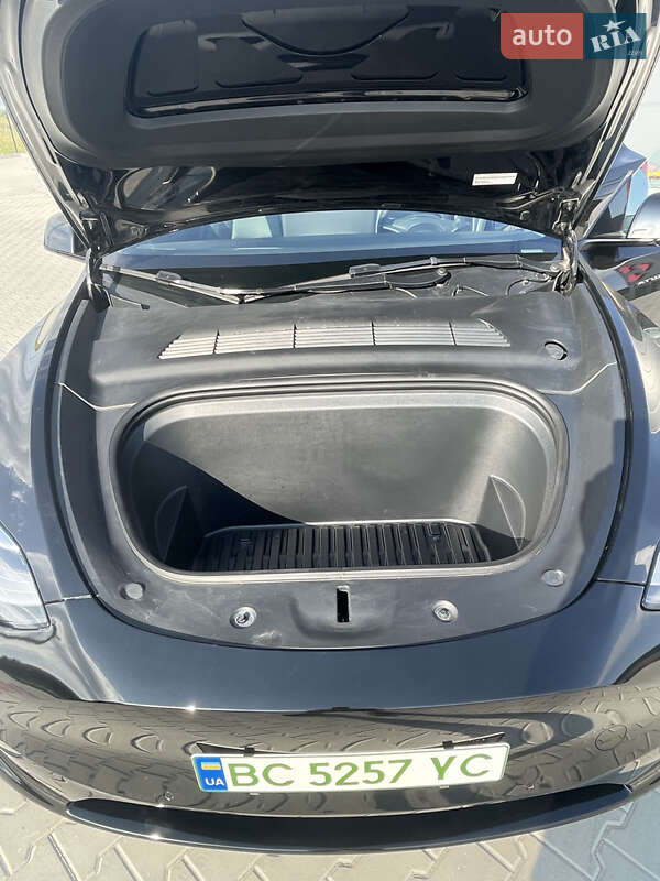 Позашляховик / Кросовер Tesla Model Y 2021 в Золочеві