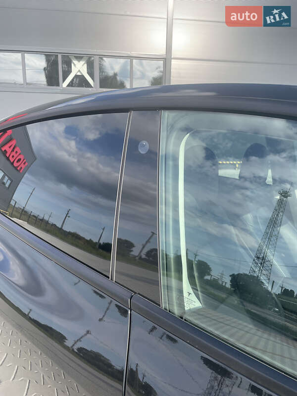 Позашляховик / Кросовер Tesla Model Y 2021 в Золочеві