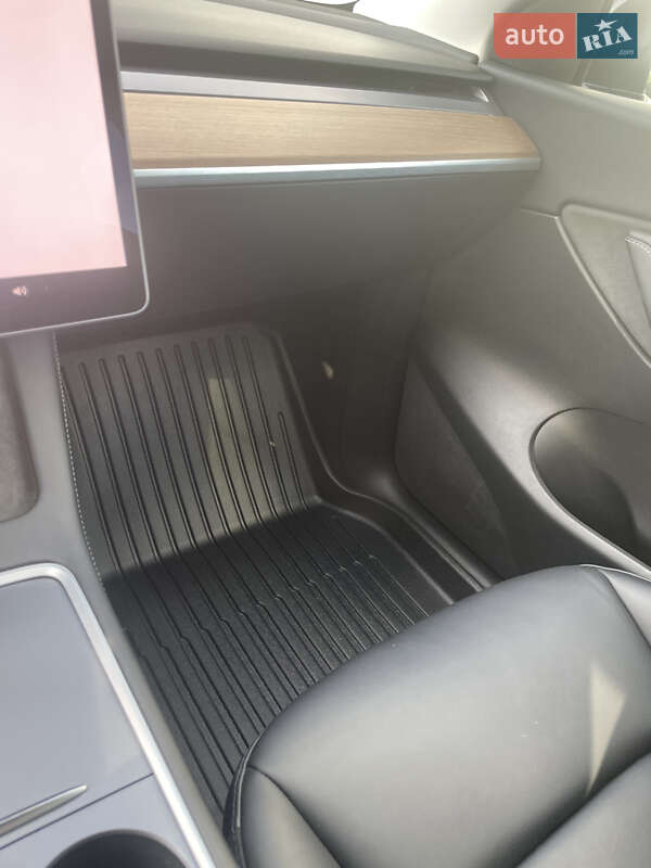 Позашляховик / Кросовер Tesla Model Y 2021 в Золочеві