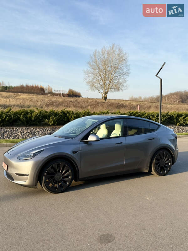 Позашляховик / Кросовер Tesla Model Y 2024 в Києві фото 4 Позашляховик / Кросовер Tesla Model Y 2024 в Києві