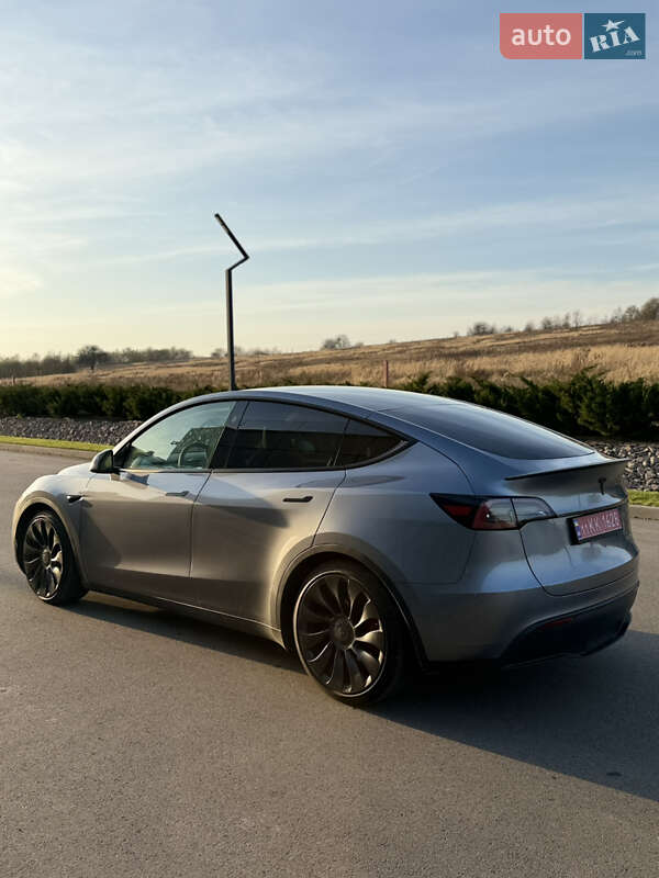 Позашляховик / Кросовер Tesla Model Y 2024 в Києві фото 5 Позашляховик / Кросовер Tesla Model Y 2024 в Києві