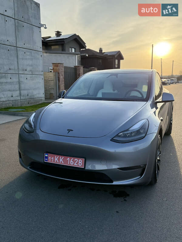 Позашляховик / Кросовер Tesla Model Y 2024 в Києві фото 17 Позашляховик / Кросовер Tesla Model Y 2024 в Києві