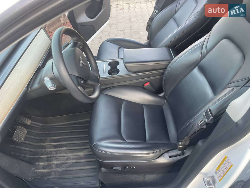 Позашляховик / Кросовер Tesla Model Y 2022 в Гатне