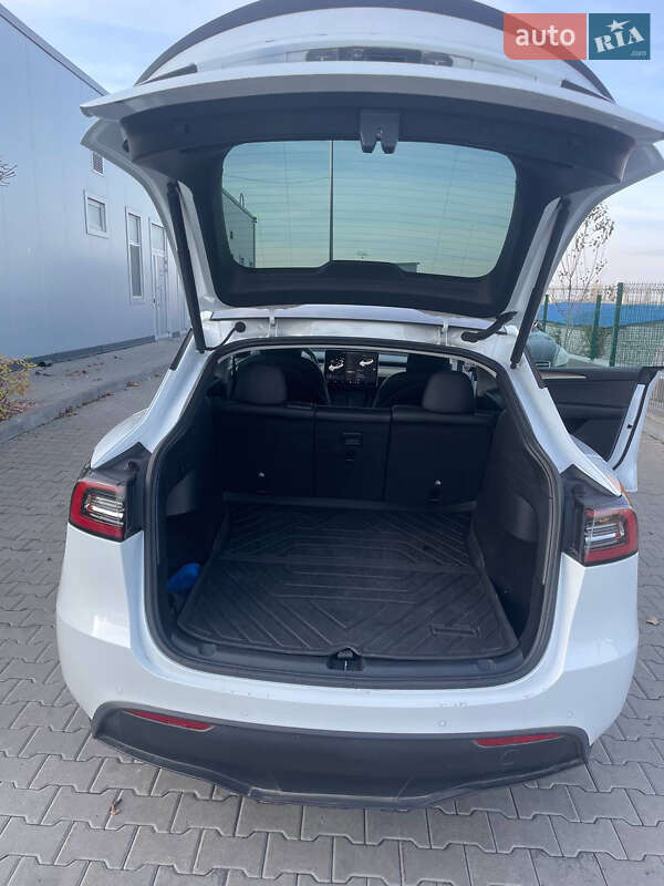 Позашляховик / Кросовер Tesla Model Y 2022 в Гатне