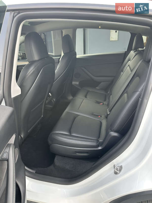 Внедорожник / Кроссовер Tesla Model Y 2023 в Тернополе