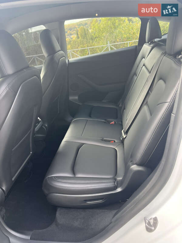 Внедорожник / Кроссовер Tesla Model Y 2023 в Тернополе