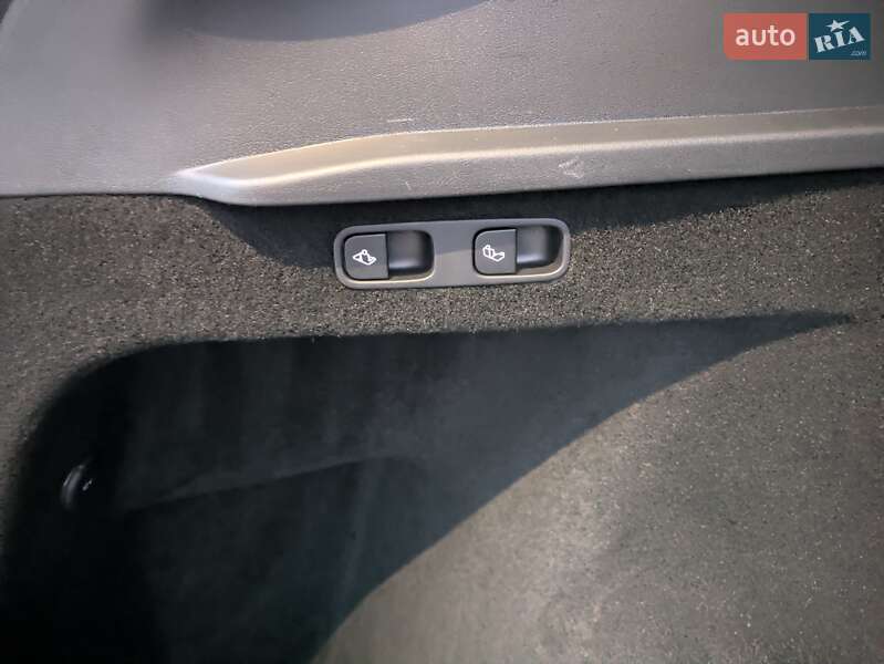 Позашляховик / Кросовер Tesla Model Y 2022 в Тернополі фото 18 Позашляховик / Кросовер Tesla Model Y 2022 в Тернополі