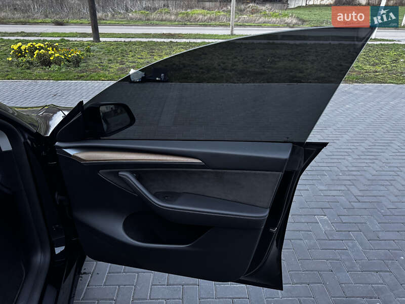 Позашляховик / Кросовер Tesla Model Y 2023 в Києві